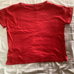 Richie glamour 赤のTシャツ 綿100％